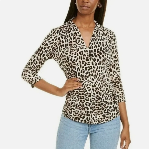 Vince Camuto NWT $59 M Perfect Leopard V-Neck Ruched Top - Picture 1 of 8